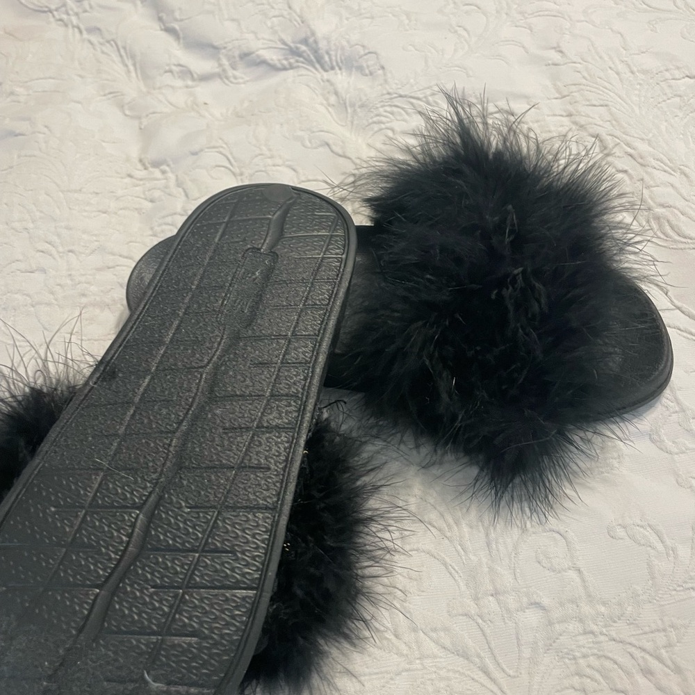 Slippers - Picture 2 of 4